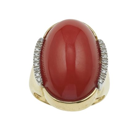 Anello con corallo e diamanti montatura in oro giallo 750/1000, gr. 18,3 EU...