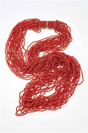 Collana a più fili di corallo fermezza in oro giallo 750/1000 e corallo...