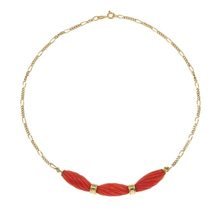 Girocollo con inserti di corallo inciso montatura in oro giallo 750/1000, gr....