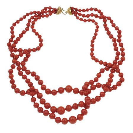 Collana a tre fili di corallo con boules a scalare fermezza in oro giallo...
