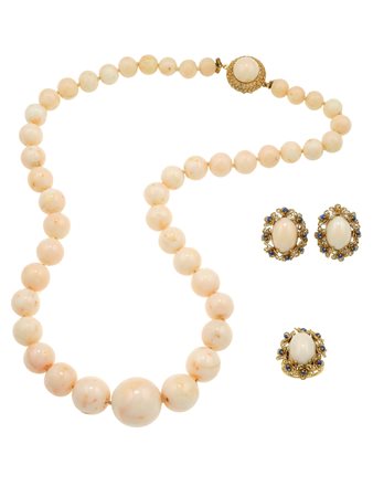 Collana in corallo rosa con demi-parure composta da anello ed orecchini con...