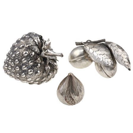 Lotto composto da tre frutti recanti le firme Mario Buccellati, M. Buccellati...