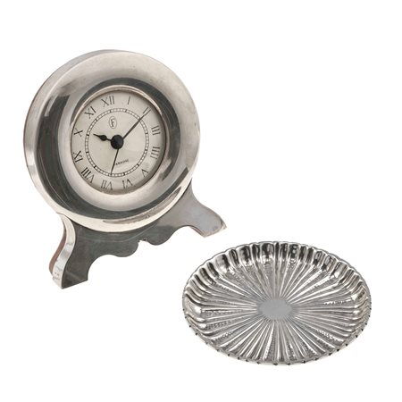 Faraone. Lotto composto da un piatto ed un orologio da tavolo piatto in...