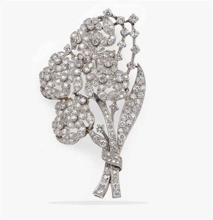 Spilla a soggetto floreale con diamanti montatura in platino, gr. 19,7 cm 6,5...