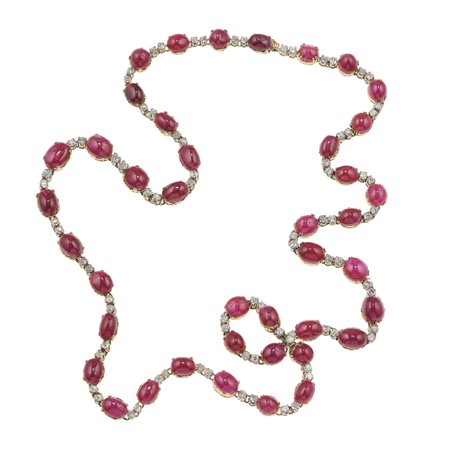 Sautoir con rubini Burma taglio cabochon e diamanti montatura in oro giallo...