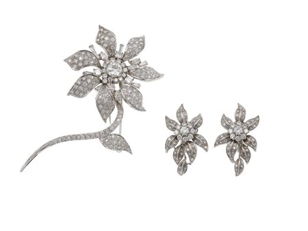 Demi-parure composta da spilla con diamante centrale di vecchio taglio,...