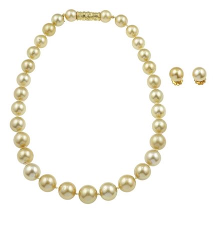 Demi-parure composta da collana e orecchini con perle gold montature in oro...