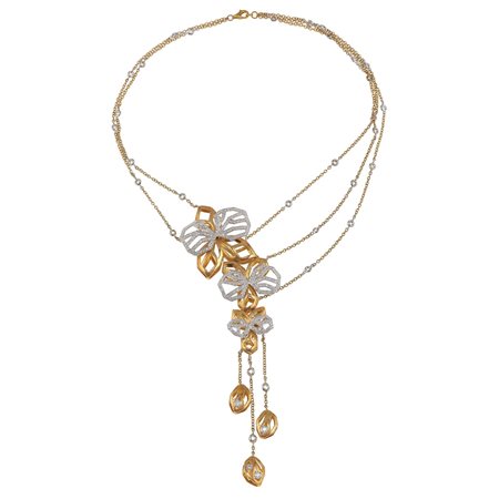 Girocollo con diamanti montatura in oro giallo satinato ed oro bianco...