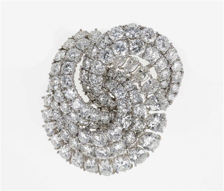 Spilla con diamanti taglio brillante e goccia montatura in platino, gr 12.5...