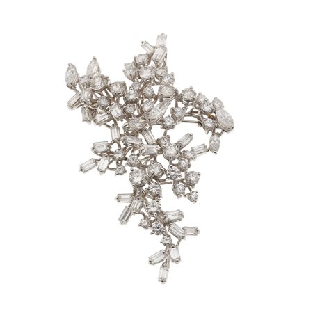 Spilla con diamanti taglio brillante, navette e baguette montatura in oro...