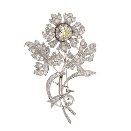 Spilla a soggetto floreale con diamanti montatura in oro bianco 750/1000,...