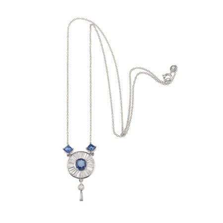 Pendente con zaffiri e diamanti montatura in oro bianco 750/1000,...