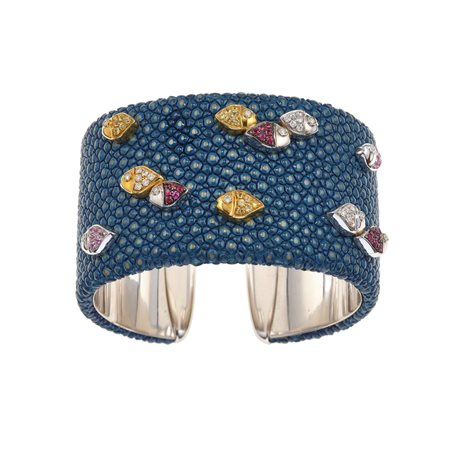 Bracciale rigido con piccoli 'pesci', piccoli diamanti e rubini montatura in...