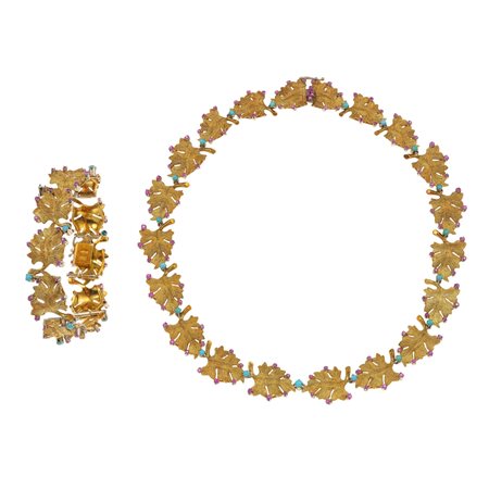 Demi-parure composta da girocollo e bracciale con turchesi e rubini montature...