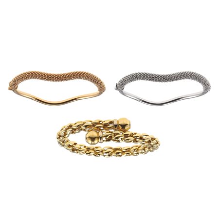 Lotto composto da tre bracciali rigidi montature oro giallo, bianco e rosa...