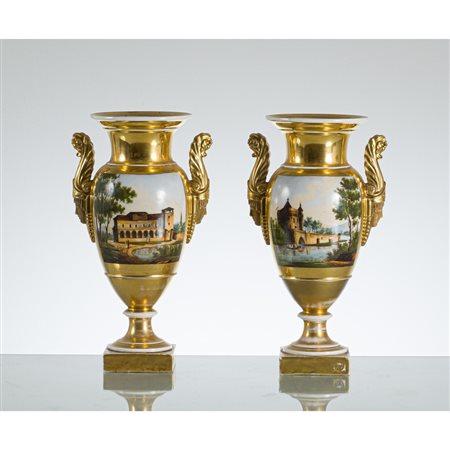 MANIFATTURA FRANCESE DEGLI INIZI XIX SECOLO, Coppia di vasi