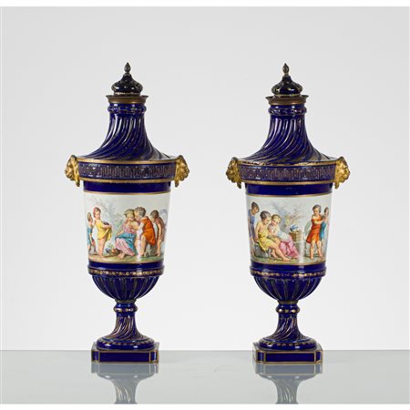 MANIFATTURA FRANCESE DEL XIX SECOLO, Coppia potiche