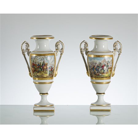 MANIFATTURA FRANCESE DEL XX SECOLO, Coppia di vasi