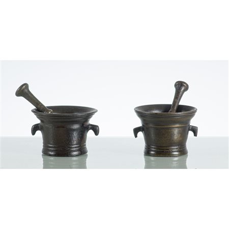 MANIFATTURA ITALIANA DEL XVII SECOLO, Coppia di mortai