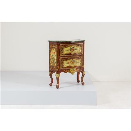 MANIFATTURA SICILIANA DEL XVIII SECOLO, Piccolo cassettone