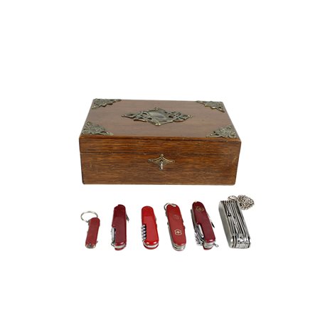 LOTTO COMPOSTO DA  OGGETTI VARI