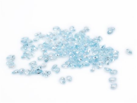 Lotto topazi blu, forma a goccia, misure 3x5 mm
carati 199.5