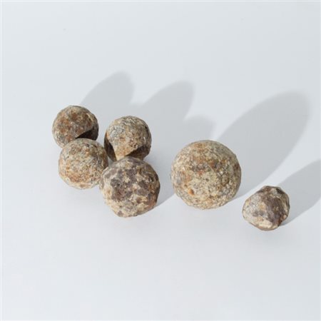 Set of six culverin cannonballs
