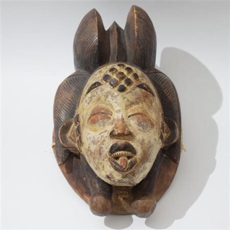 An unusual African Okuyi mask