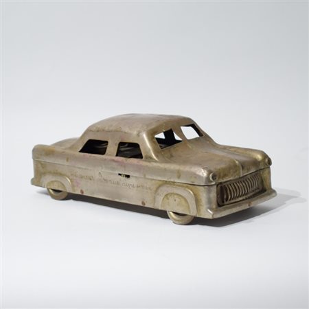 Spice container in the shape of a car