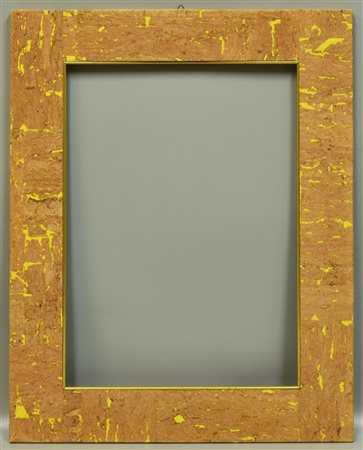 CORNICE IN SUGHERO con parte in metallo dorato, cm 63x49 , luce 47x33 Lievi...