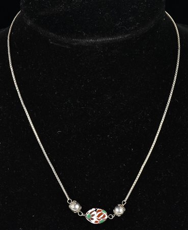 GIROCOLLO IN METALLO ARGENTATO con pendente a Murrina finemente decorato con...