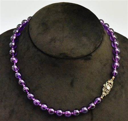 COLLANA IN AMETISTA con chiusura antica, lunghezza cm 70