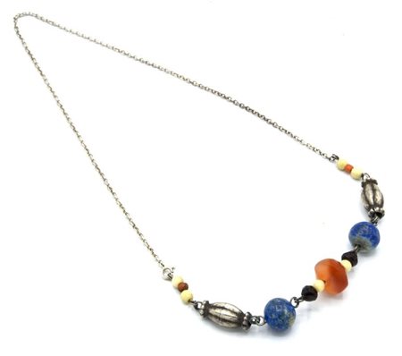 COLLANA CON PIETRE DURE E METALLO ARGENTATO lunghezza cm 27