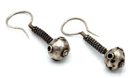 COPPIA DI ORECCHINI IN METALLO ARGENTATO lunghezza cm 6