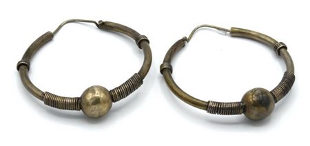 ORECCHINI A CERCHIO IN ARGENTONE CON SFERA CENTRALE E FILI ATTORCILIATI...