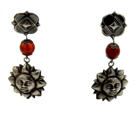 ORECCHINI PENDENTI IN ARGENTO MODELLATI A SOLE E MOTIVI GEOMETRICI lunghezza...