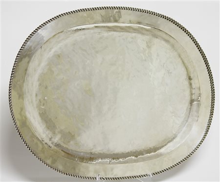 MANIFATTURA DEL XX SECOLO Vassoio. Metallo argentato. Cm 45,00 x 57,00....