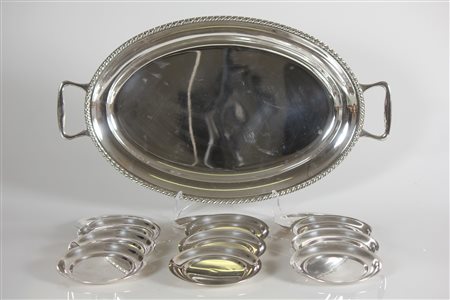 MANIFATTURA DEL XX SECOLO Vassoio in metallo argentato e 12 piattini per il...