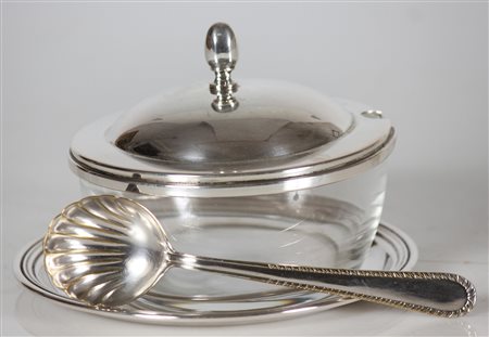 MANIFATTURA DEL XX SECOLO Zuccheriera. Argento. Cm 13,50 x 8,00 x 13,50....