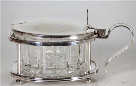 MANIFATTURA DEL XX SECOLO Formaggera. Metallo argentato. Cm 15,00 x 10,00.