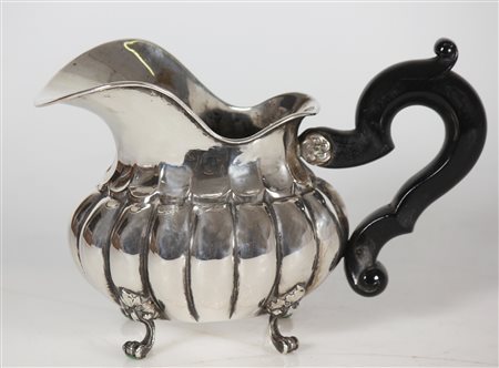 MANIFATTURA DEL XX SECOLO Lattiera. Argento. Cm 20,00 x 13,00 x 10,00. Manico...