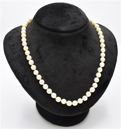 COLLANA DI PERLE CON CHIUSURA IN ORO elegante collana in perle di diam. mm...