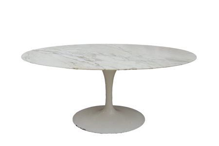 Eero Saarinen (1910 - 1961) Tavolo mod. "Tulip" 1979 marmo e alluminio...