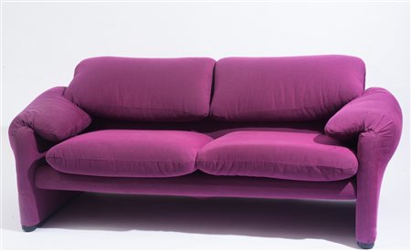 Vico Magistretti (1920 - 2006) Divano mod. "Maralunga" 1973 tessuto 70 x 185...