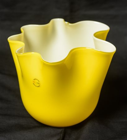 Fulvio Bianconi (1915 - 1996) Vaso "Fazzoletto" 2009 Vetro 17 x 19 cm. Per...
