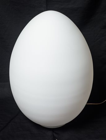 Ben Swildens (1938 - ) Lampada da tavolo mod. "Uovo" Vetro e metallo laccato...