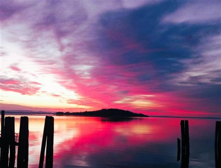 ORNELLA ROSSI, Specchio di fuoco (Lago Trasimeno), 2023