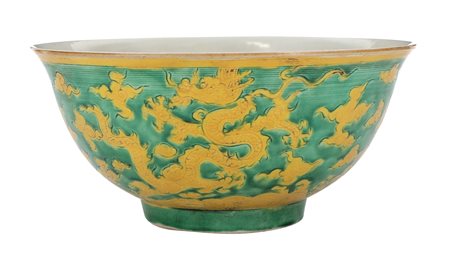 Cina. Dinastia Ming. Regno Hongzhi (1488 - 1505), (?)
Ciotola con decoro di draghi tra nuvole e onde marine