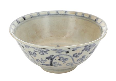 Cina. XVII secolo
Ciotola con decoro floreale