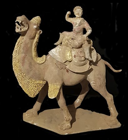 Cina
Figura di cacciatore straniero su cammello battriano in stile Tang
